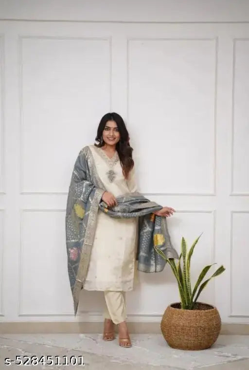 women’s kurta pants and dupatta seth