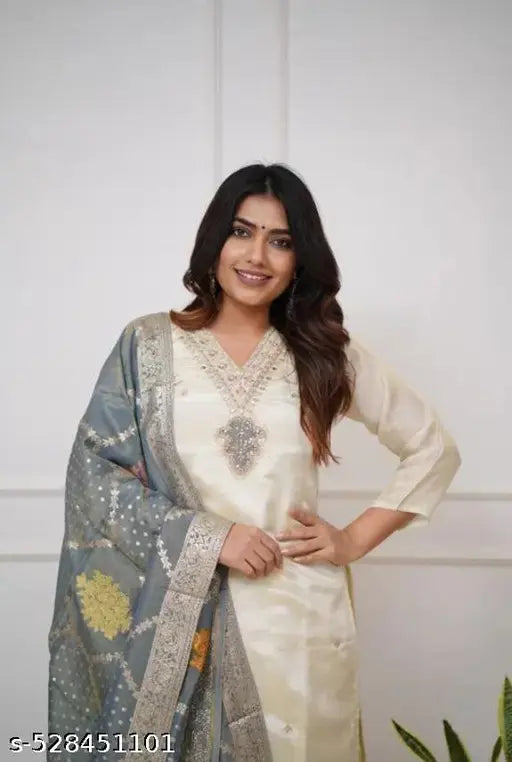 women’s kurta pants and dupatta seth