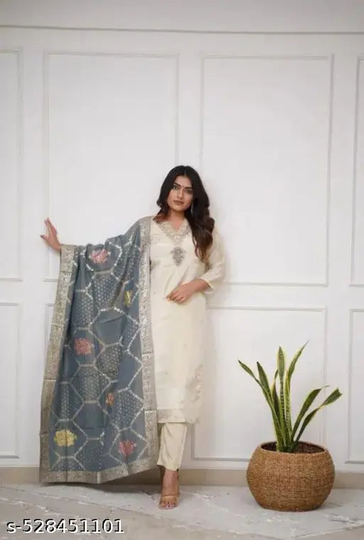 women’s kurta pants and dupatta seth